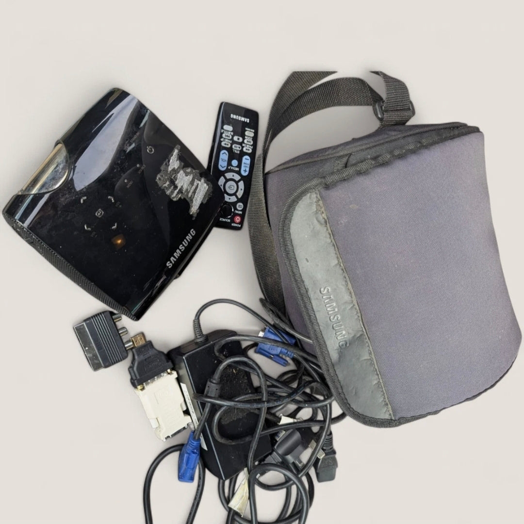 Samsung SP-P410M Portable LED DLP Projector with Remote, Carry Case & Cables – Used